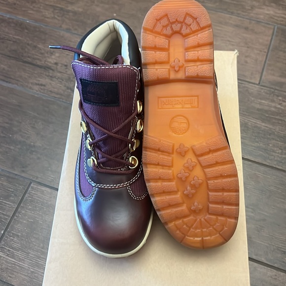 Junior’s brand new size 6 timberlands - Picture 4 of 5